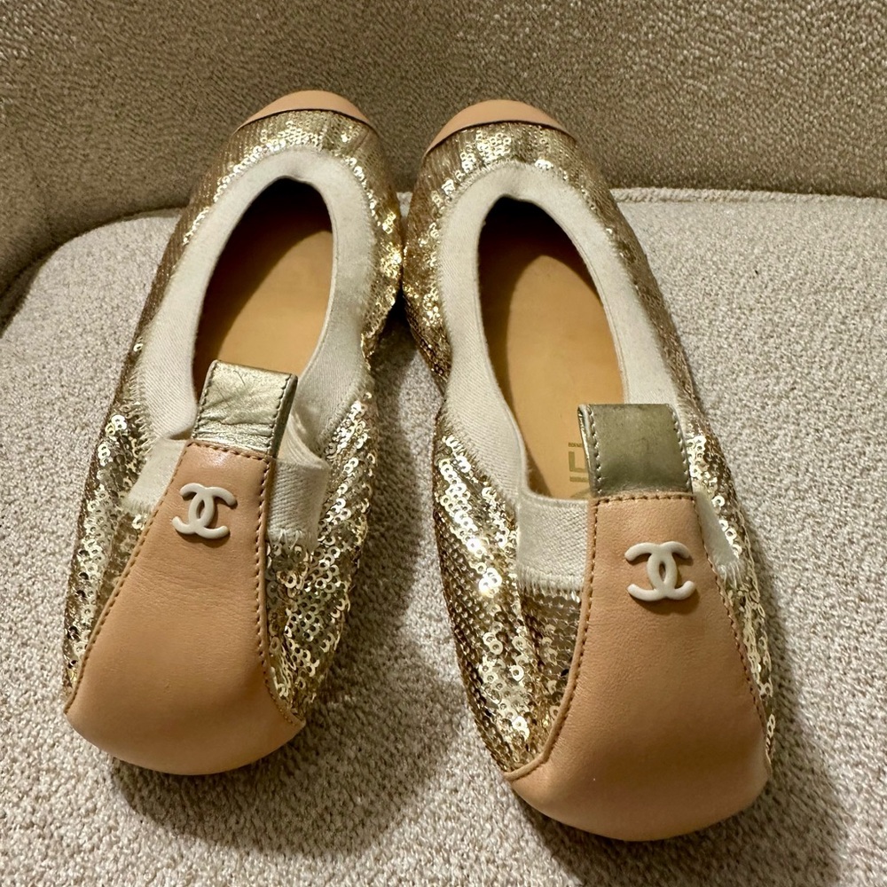 CHANEL Gold Sequin Flats- Authenticated - Picture 4 of 12